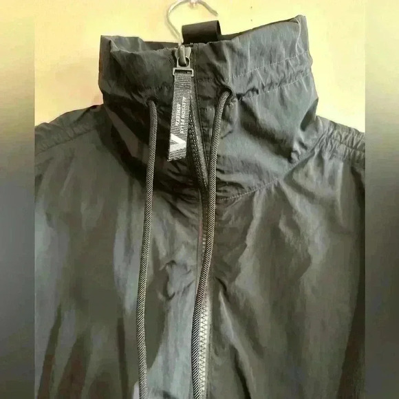 Athleta x Allyson Felix Women's Legend Lux half-Zip Crop Jacket Black Size XS - Picture 8 of 13